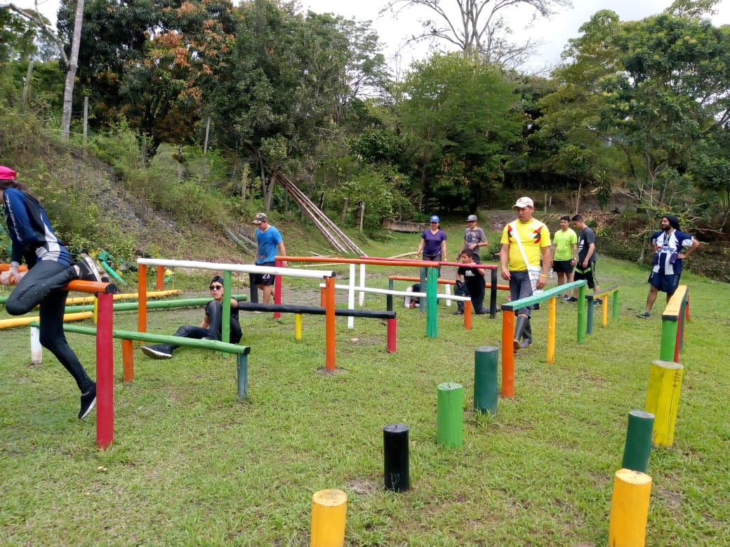 Actividades de liderazgo al aire libre para empresas con Awalí Outdoor Colombia