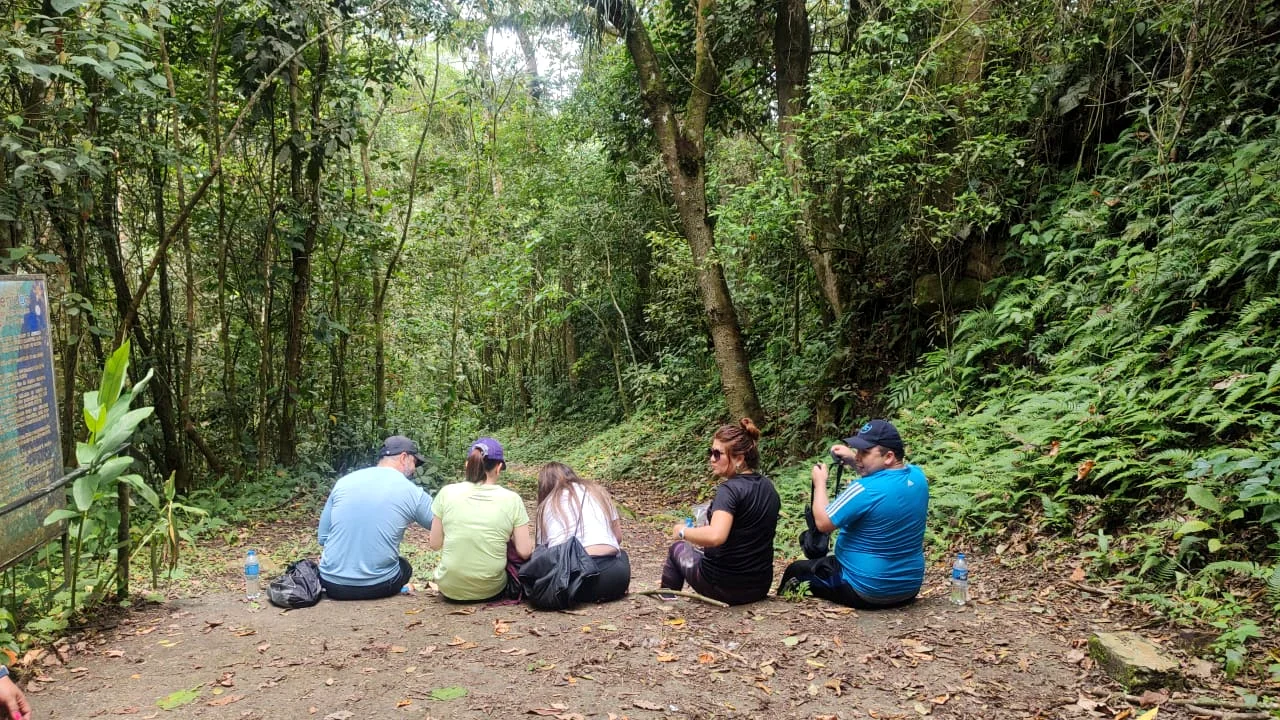 Cómo preparar a tu equipo para una caminata empresarial con Awalí Outdoor